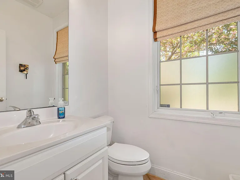 8309 Old Seven Locks Rd — Photo 21