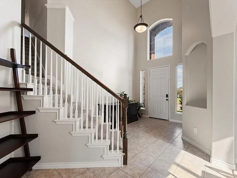 4 bed, 2.5 bath, 2769 sqft, $3,400 — Photo 3