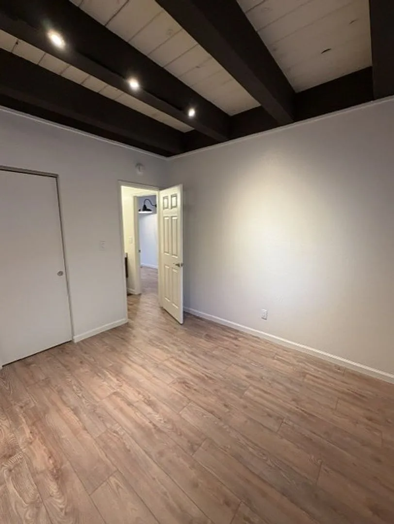 Ready to Move in Remodeled Montclair villa — Photo 2