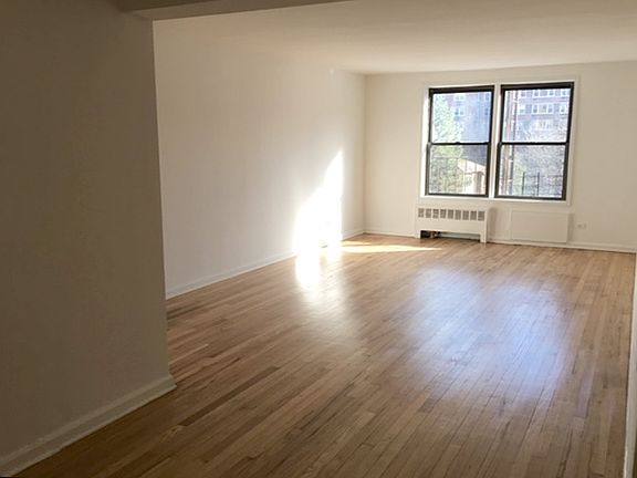 3rd image of 3950 Blackstone Ave APT 3U