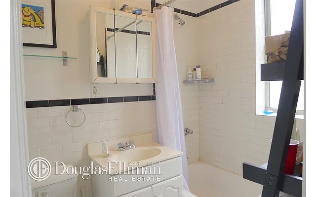 Rented by Douglas Elliman | media 19