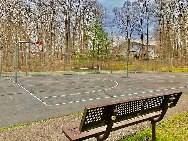 7677 Sheffield Village Ln — Photo 12