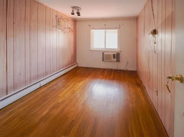 565 East 81st Street image 7 of 22