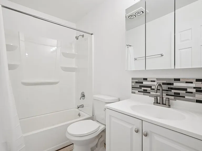 Images Columbia Apartments — Photo 60