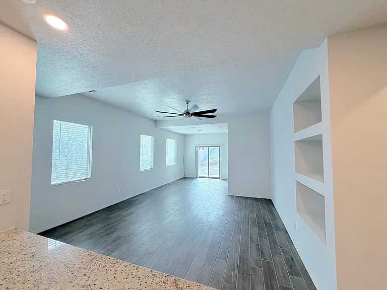 5777 Cosmo Ct NE — Photo 3