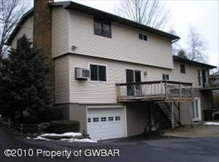 101 Country Club Rd, Dallas, PA 18612