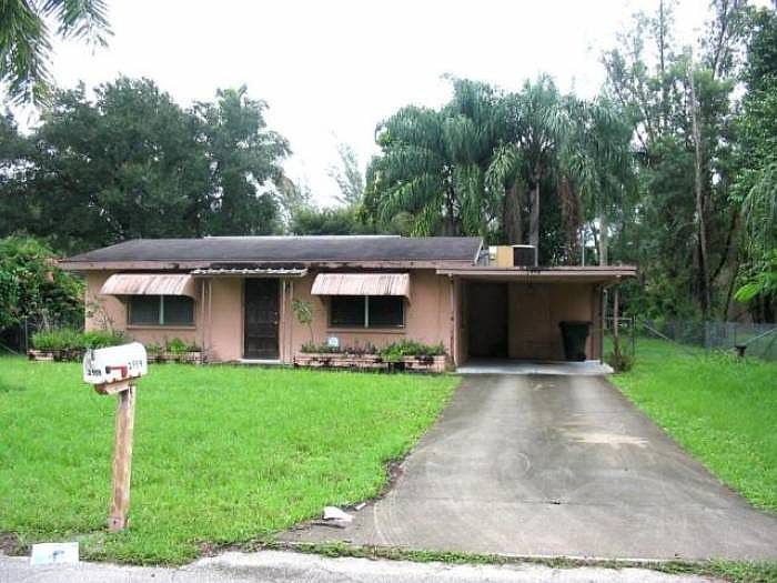 1st image of 2959 Montclaire Ave