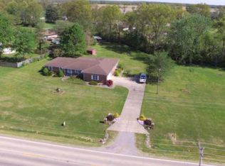 7074 Old Highway 50, Flora, IL 62839