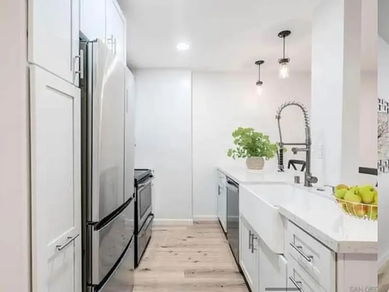 1907 Robinson Ave #109 — Photo 6