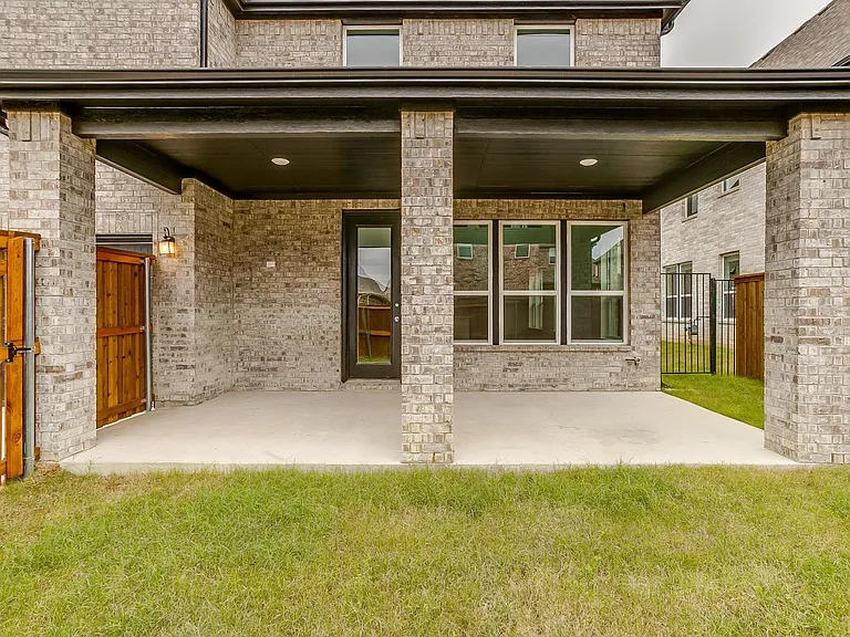 9836 Derbyshire Dr — Photo 99