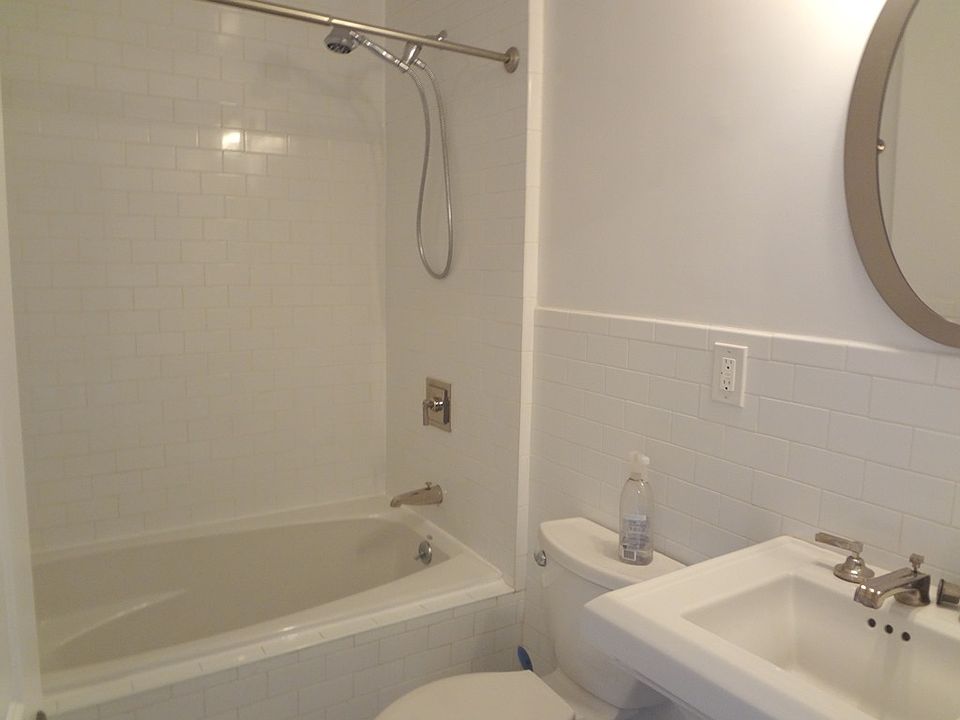 1st image of 739 Lincoln Pl APT 3