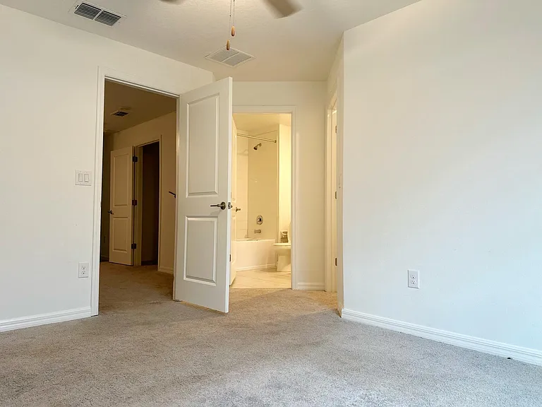 8239 Crescent Oaks Dr — Photo 15