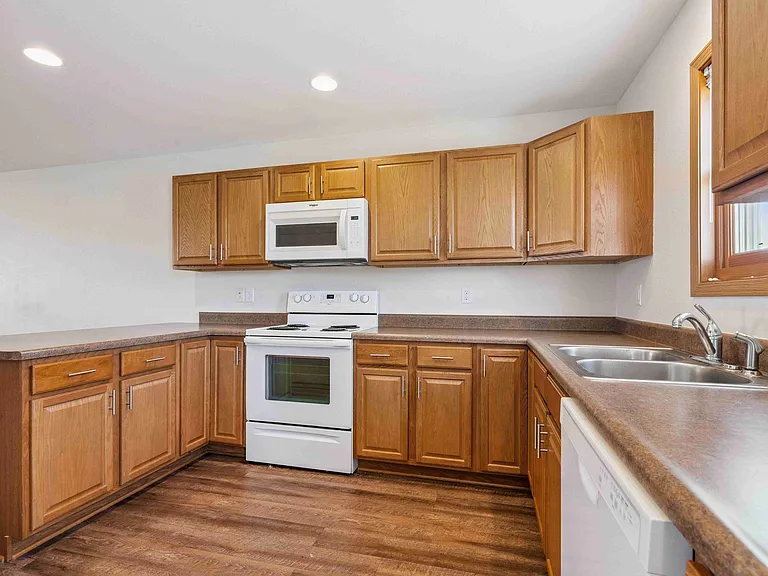 Westgate Residence Townhomes — Photo 12