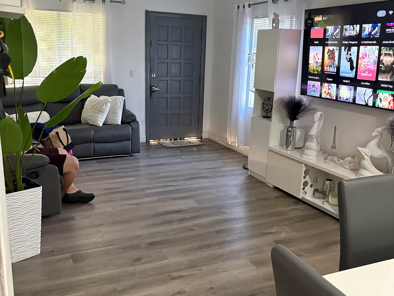 3 bed, 1160 sqft, $3,200 — Photo 3