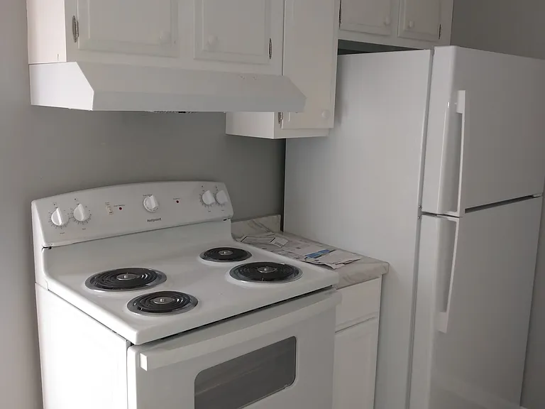 235 W Poplar St — Photo 2