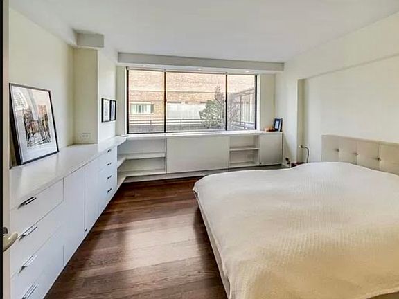 5th image of 45 W 67th St APT 6J