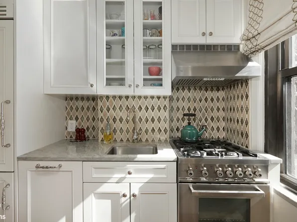 210 East 73rd Street image 4 of 9