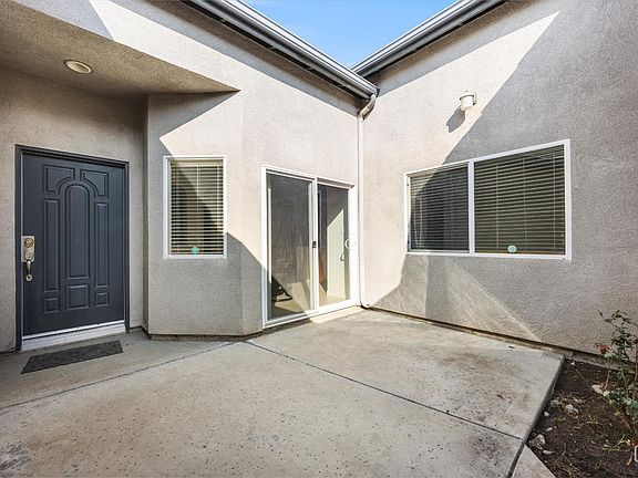 4th image of 5023 Villa Bella Ln
