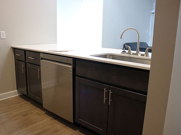 5th image of 608 E White St #1516
