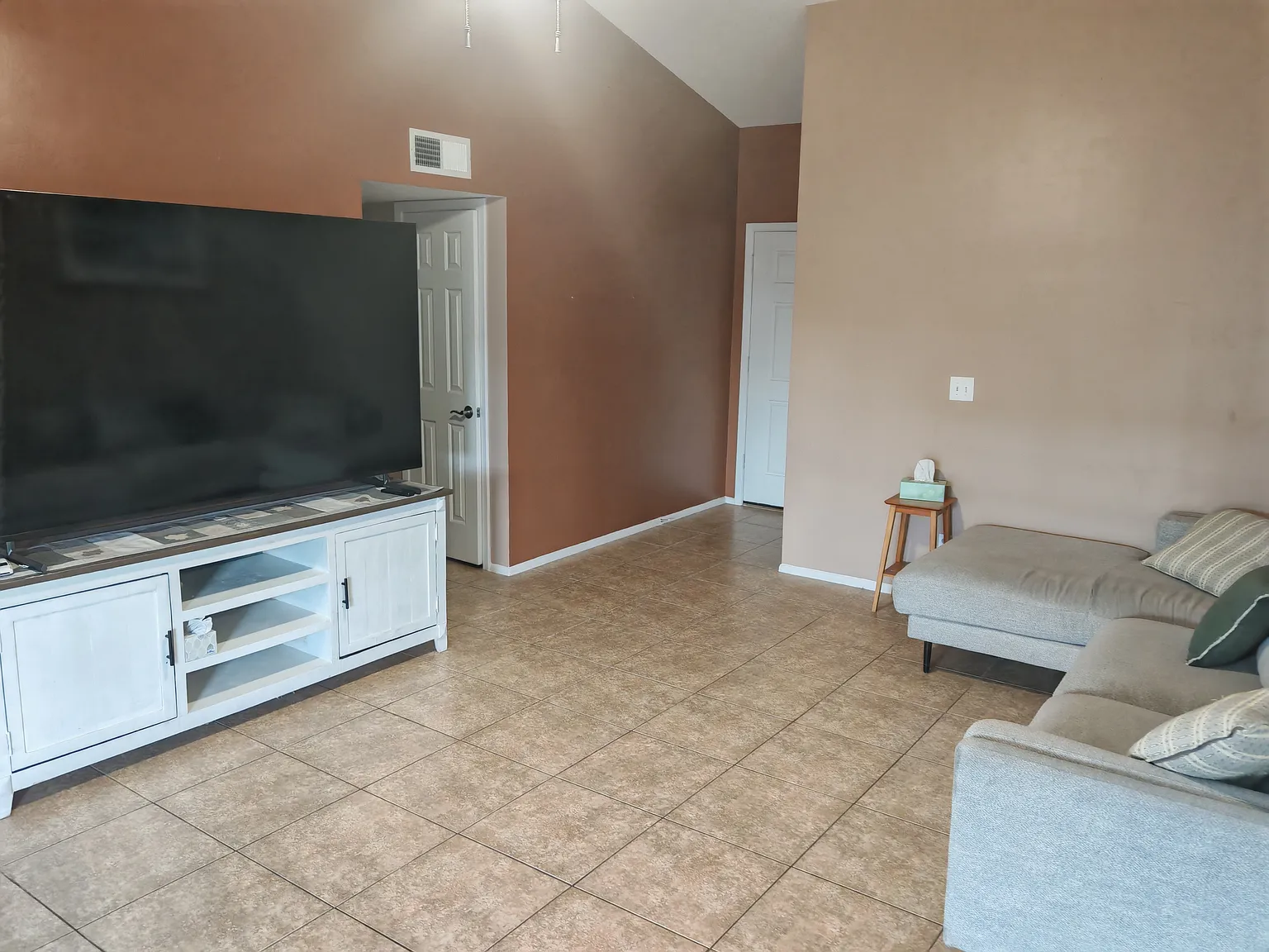 3 bed, 1338 sqft, $2,100 — Photo 3