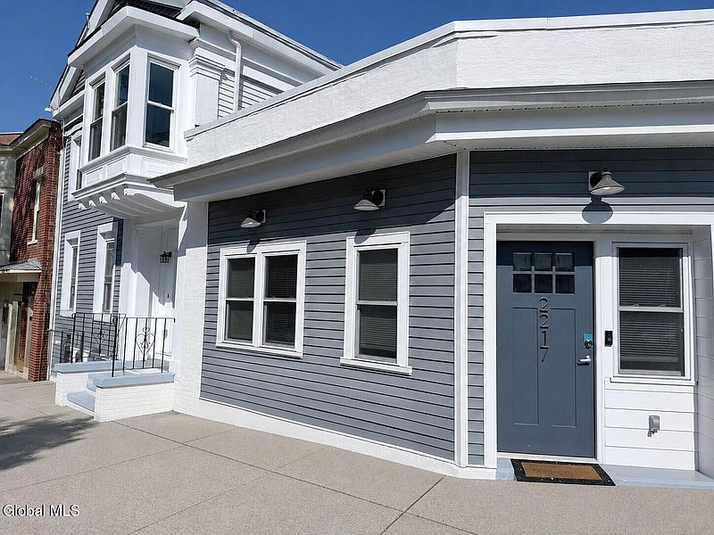 2nd image of 2215-2217 5th Avenue