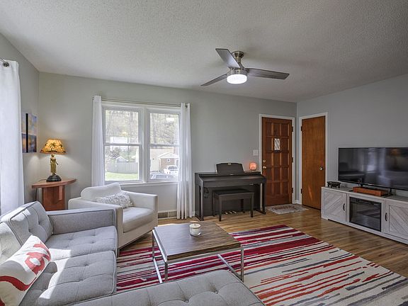 3rd image of 228 Elmwood Dr