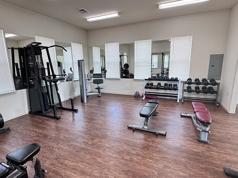 Holly Tree Apartments — Photo 13