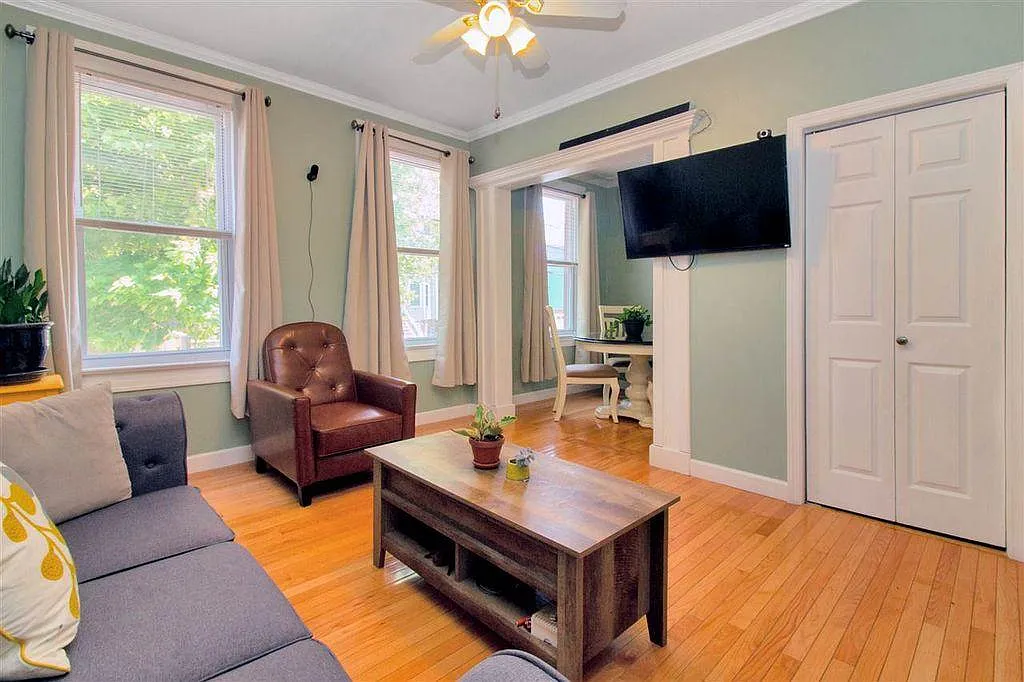 2 bed, 1100 sqft, $2,350 — Photo 1