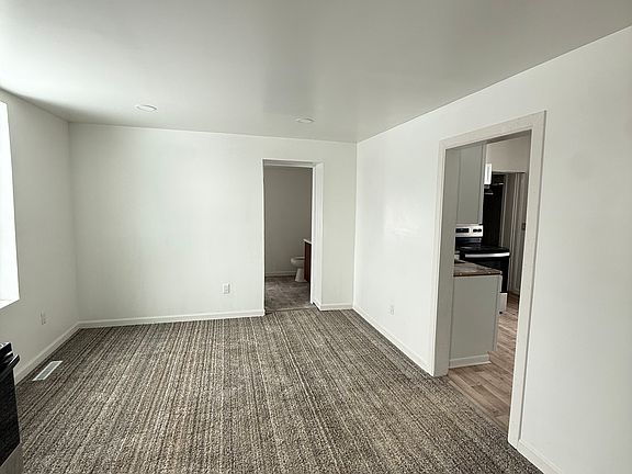 4th image of 305 Spring St