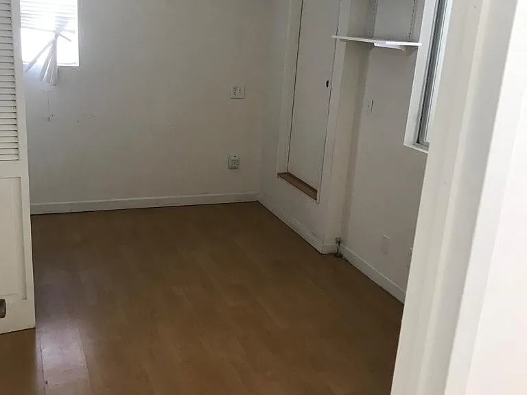 136 S Clark Dr #8 — Photo 3