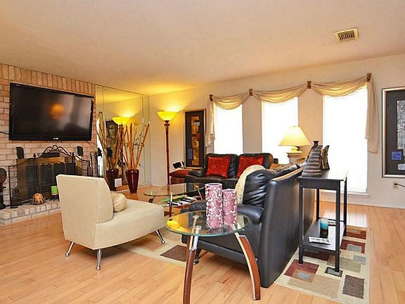 4th image of 2822 Green Fields Dr