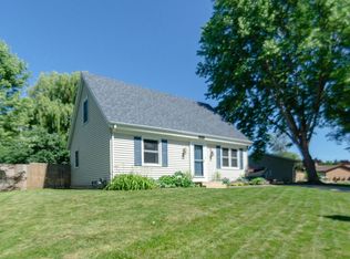 1224 Tomahawk Ct, Waukesha, WI 53186