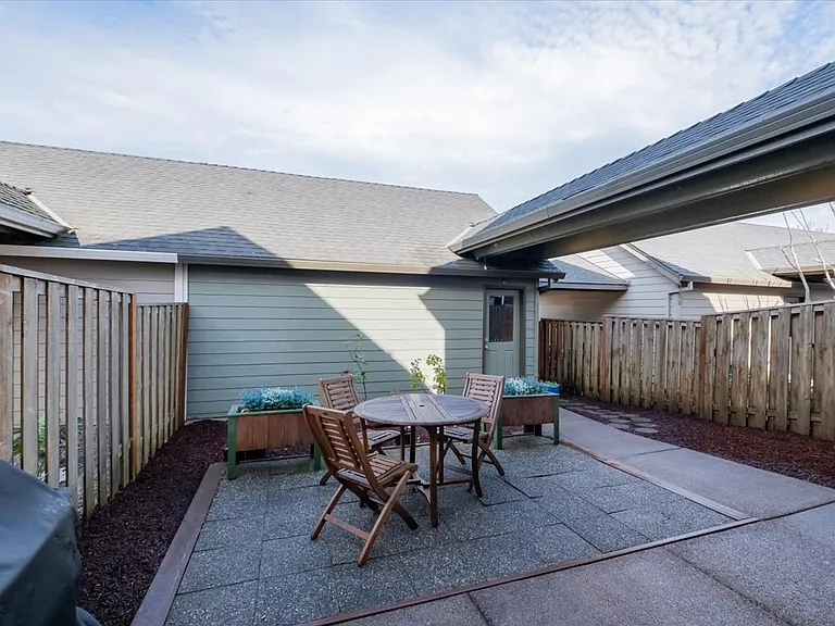 3519 SE Quayside St — Photo 40