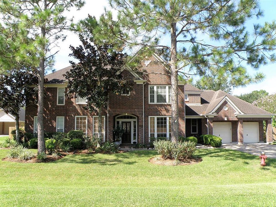 1st image of 208 Trail Bend Ln