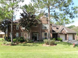 208 Trail Bend Ln, Friendswood, TX 77546