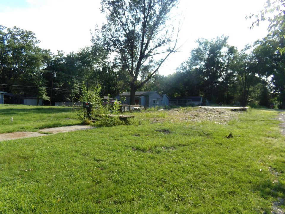 1st image of 907 1st St