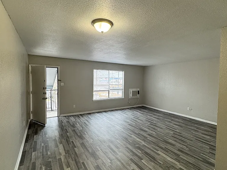 Valhalla Apartments — Photo 8