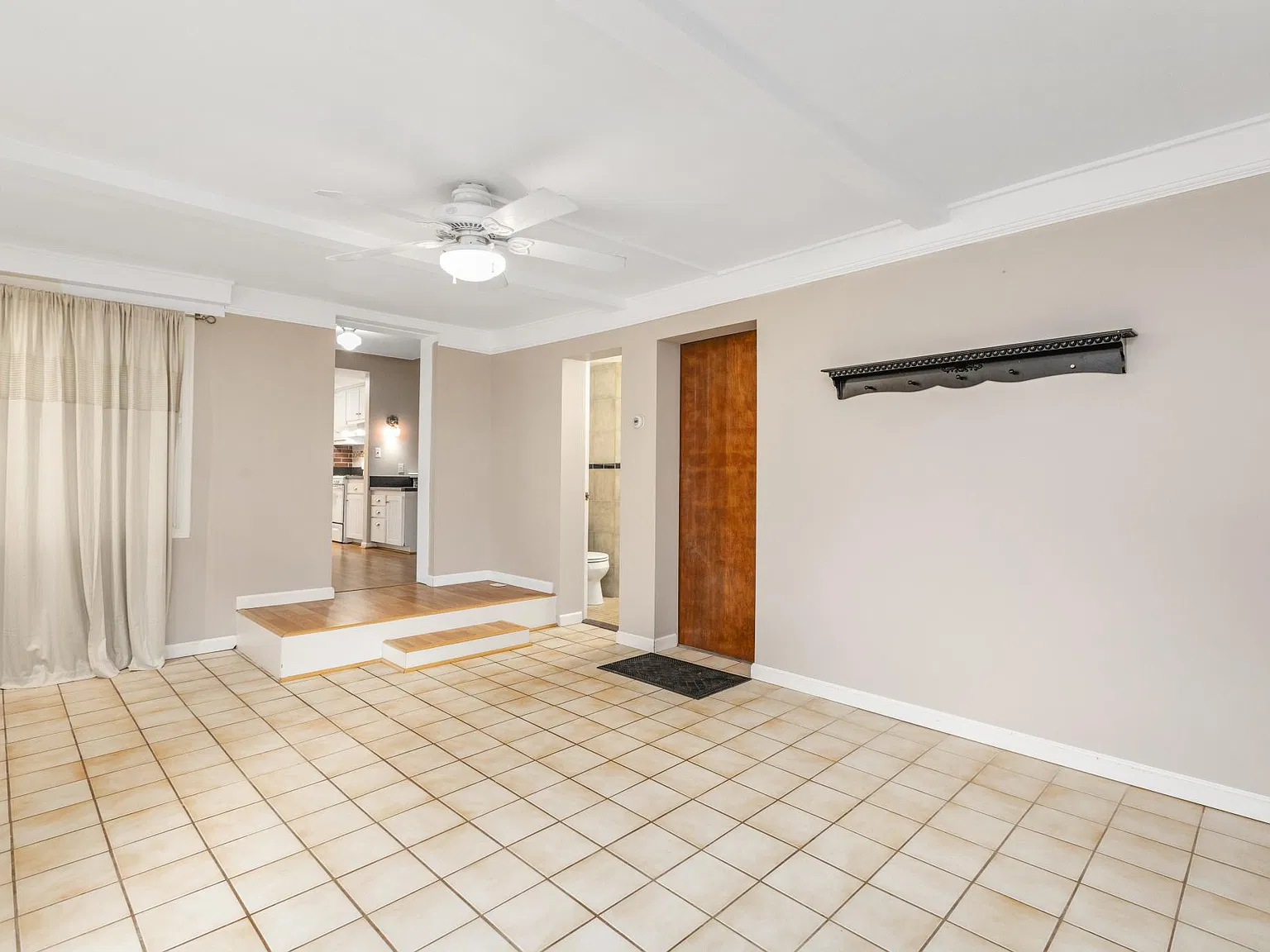 3 bed, 1952 sqft, $2,600 — Photo 4