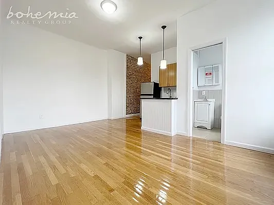 Rented by Bohemia Realty Group | media 12