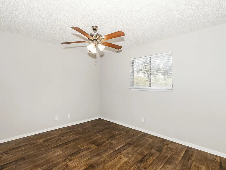Lamar Place Apartments — Photo 26
