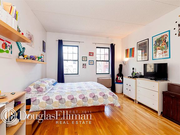 3rd image of 515 E 11th St APT C3