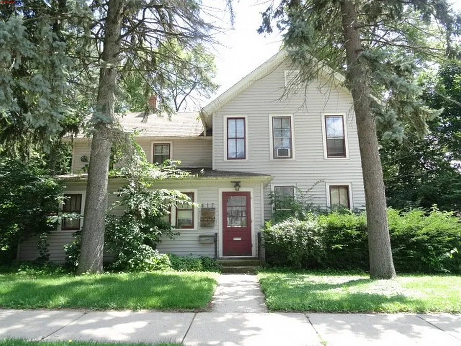 417 Lawrence Ave photo 1