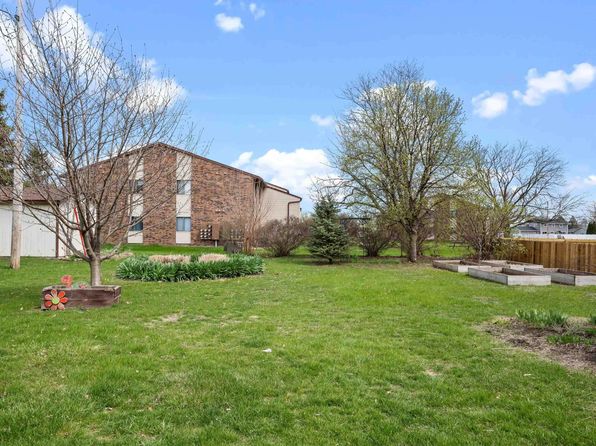 422 3rd Ave, De Witt, IA 52742