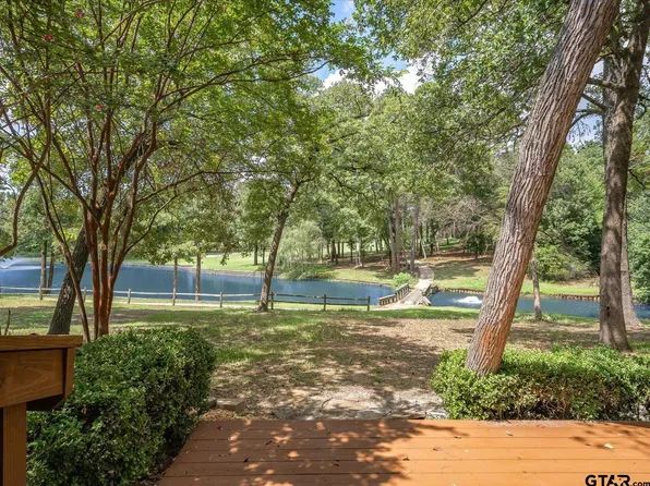 120 Rainbow Cv, Holly Lake Ranch, TX 75765