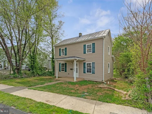 306 N Buckmarsh St, Berryville, VA 22611
