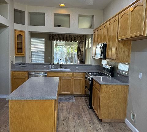3rd image of 2405 Jonathon Dr