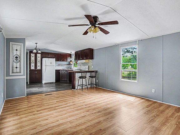 3rd image of 1017 Franks Ln.