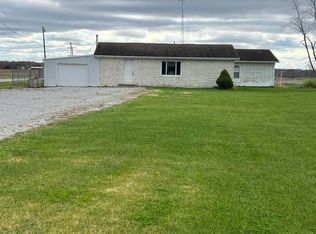 4795 Radom Rd, Ashley, IL 62831