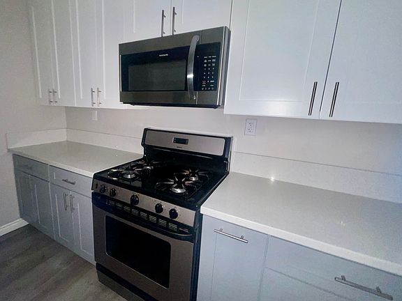 2nd image of 5114 Oakland St #116