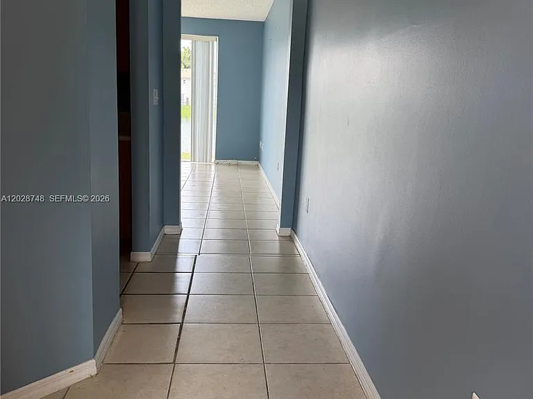 994 NE 42nd Ter #0 — Photo 2